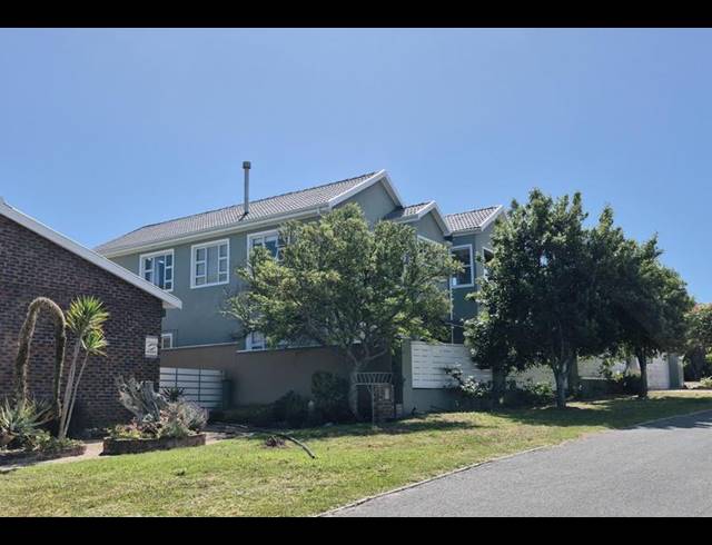 4 BEDROOM HOUSE FOR SALE IN KLEINBAAI